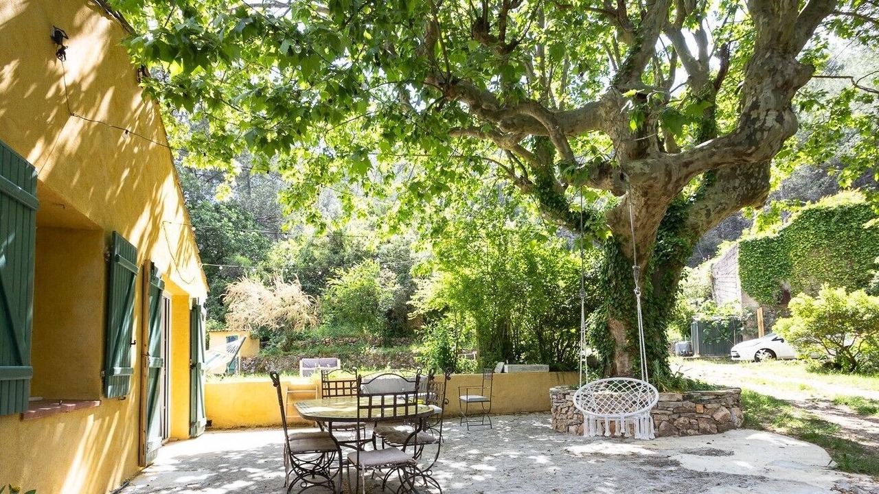 Photo of Outdoor in Cuers