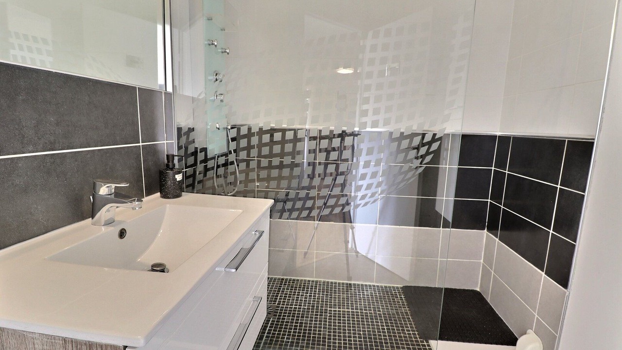 Photo of Bathroom in Troyes