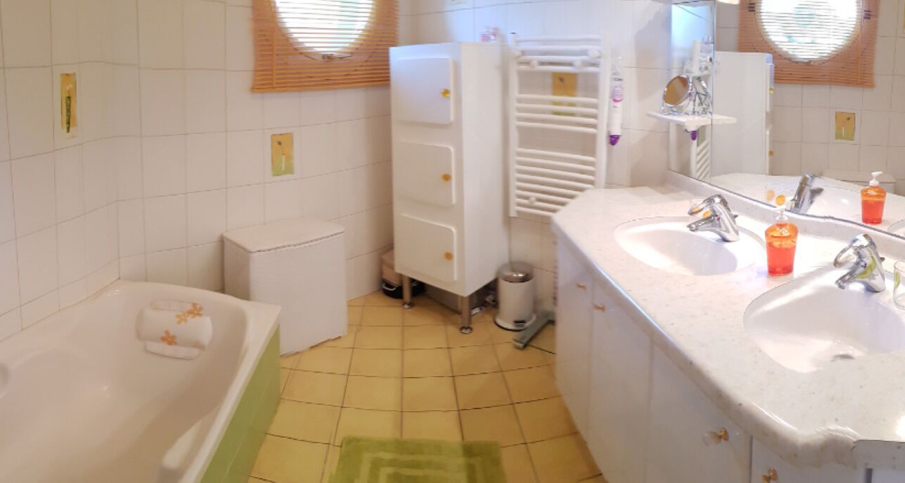 Photo of Bathroom in Plaintel
