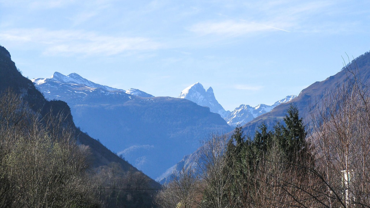 Photo of Others in Castet