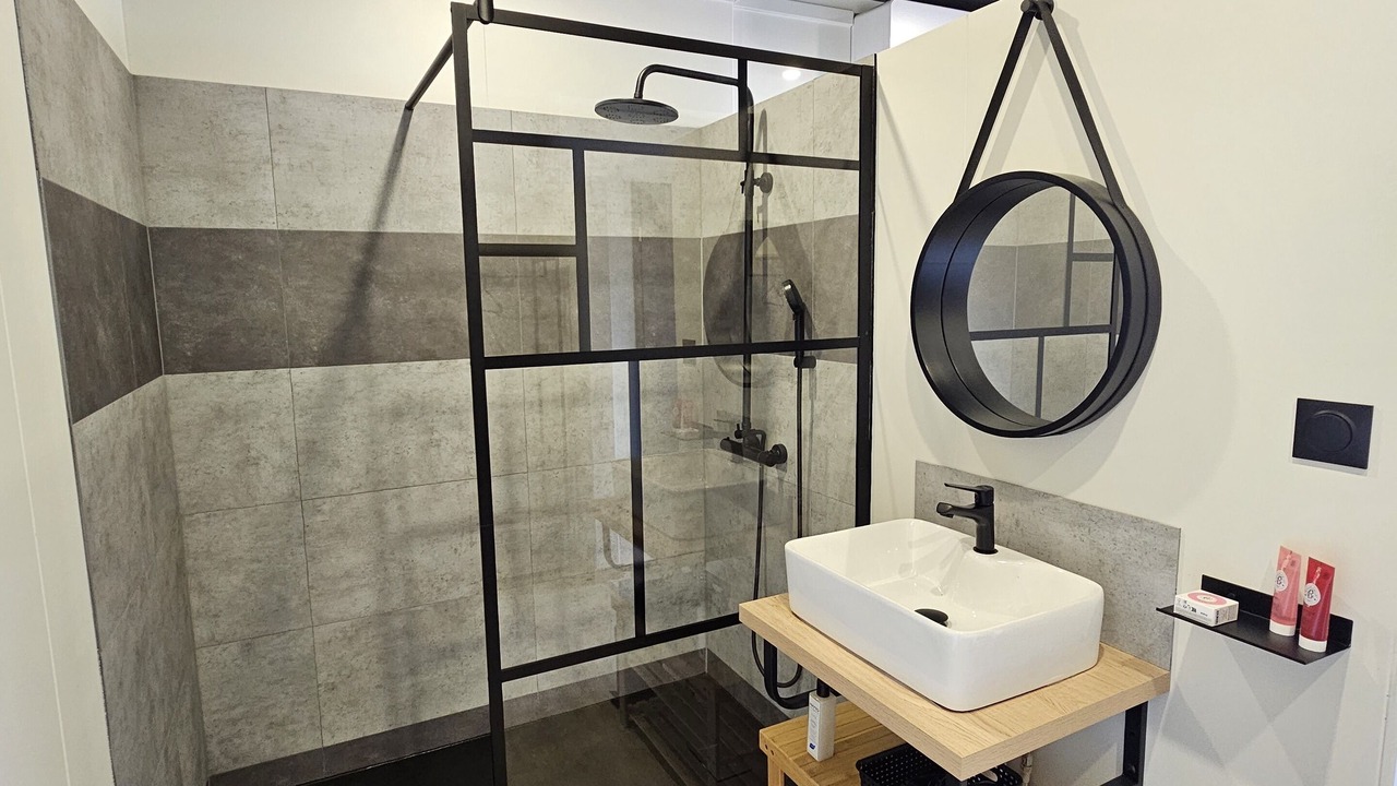 Photo of Bathroom in Dommartin-la-Chaussee