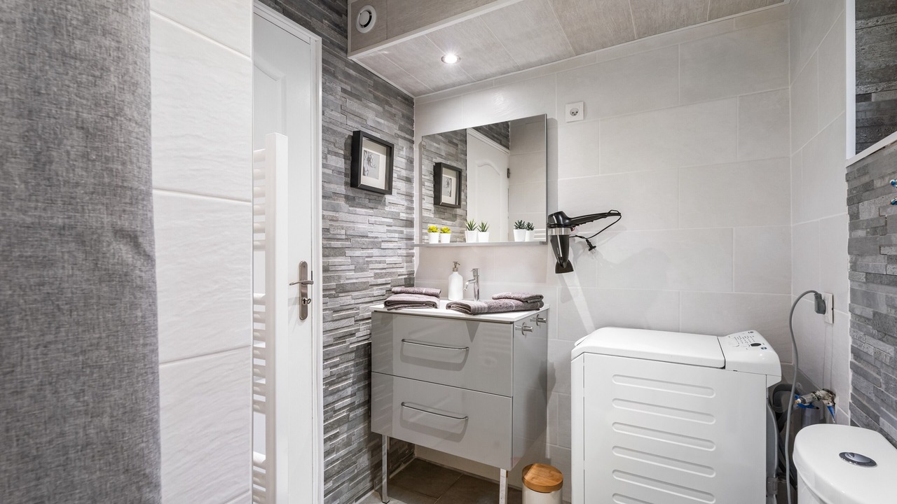 Photo of Bathroom in Cuers