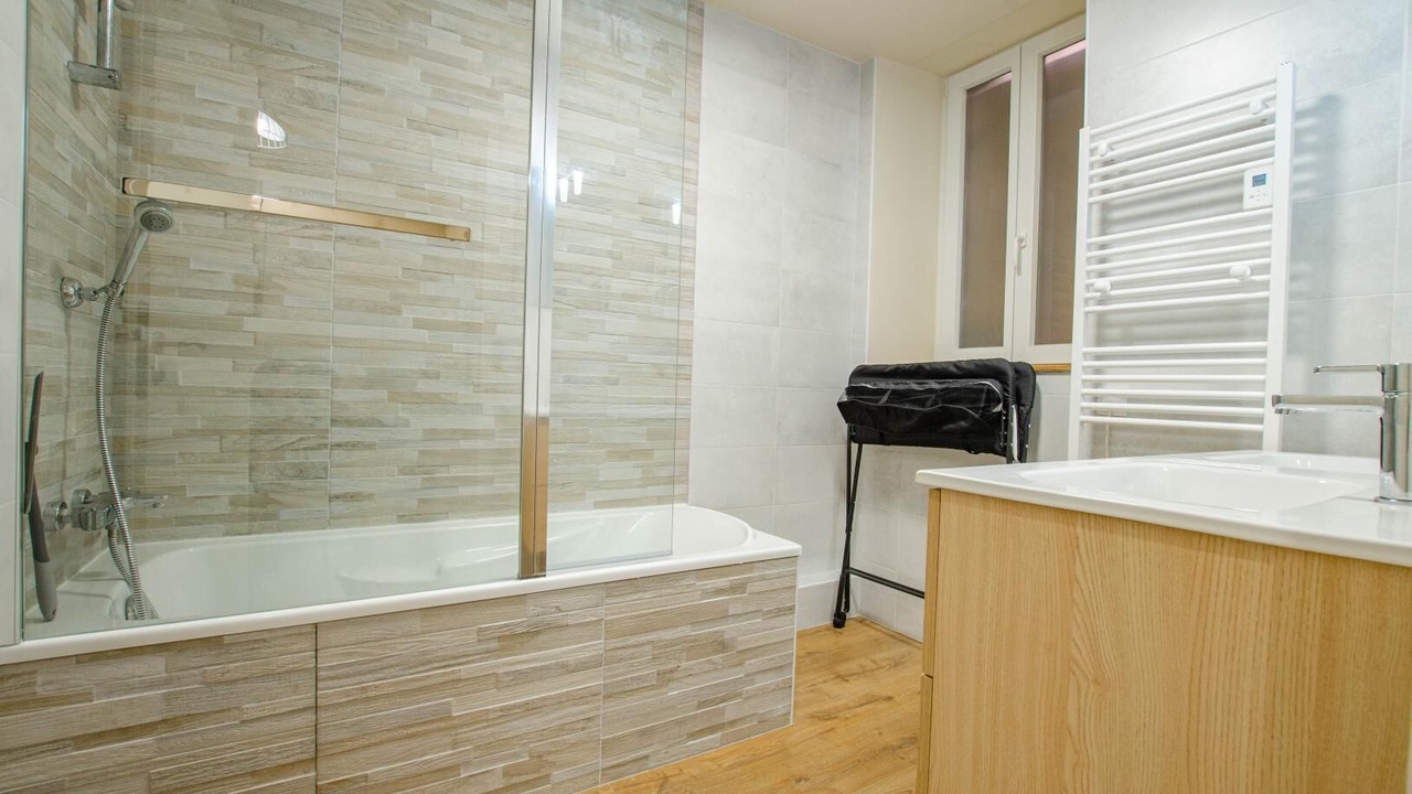 Photo of Bathroom in Neuville-sur-Vanne