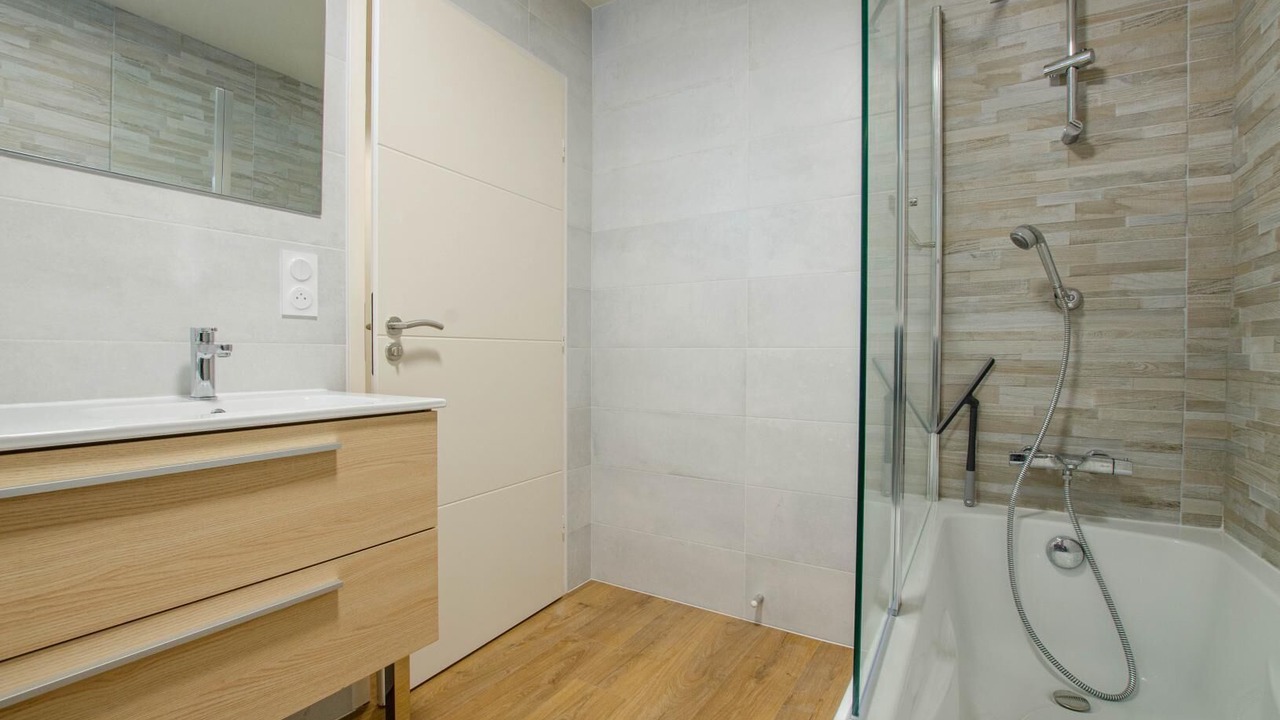 Photo of Bathroom in Neuville-sur-Vanne
