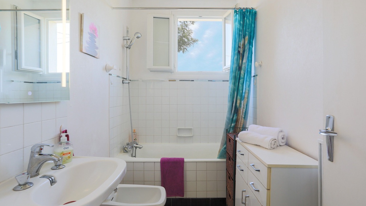 Photo of Bathroom in Ploumagoar