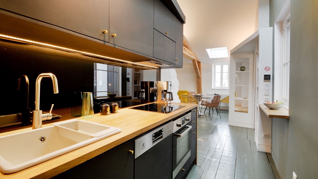 Photo of Kitchen in Saint Nicolas - Charles III - Ville vieille - Trois Maisons - Leopold