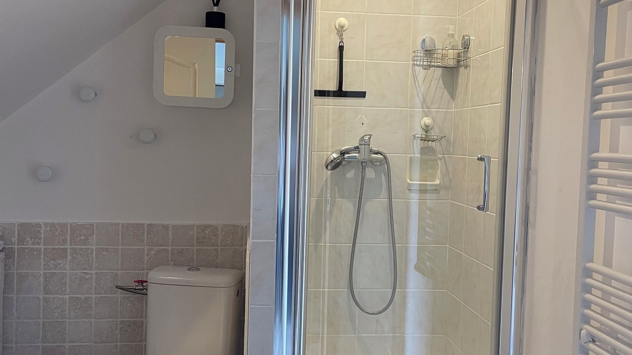 Photo of Bathroom in Villeneuve-l'Archeveque