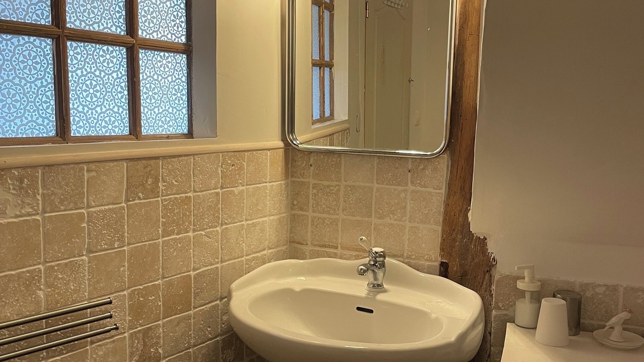 Photo of Bathroom in Villeneuve-l'Archeveque