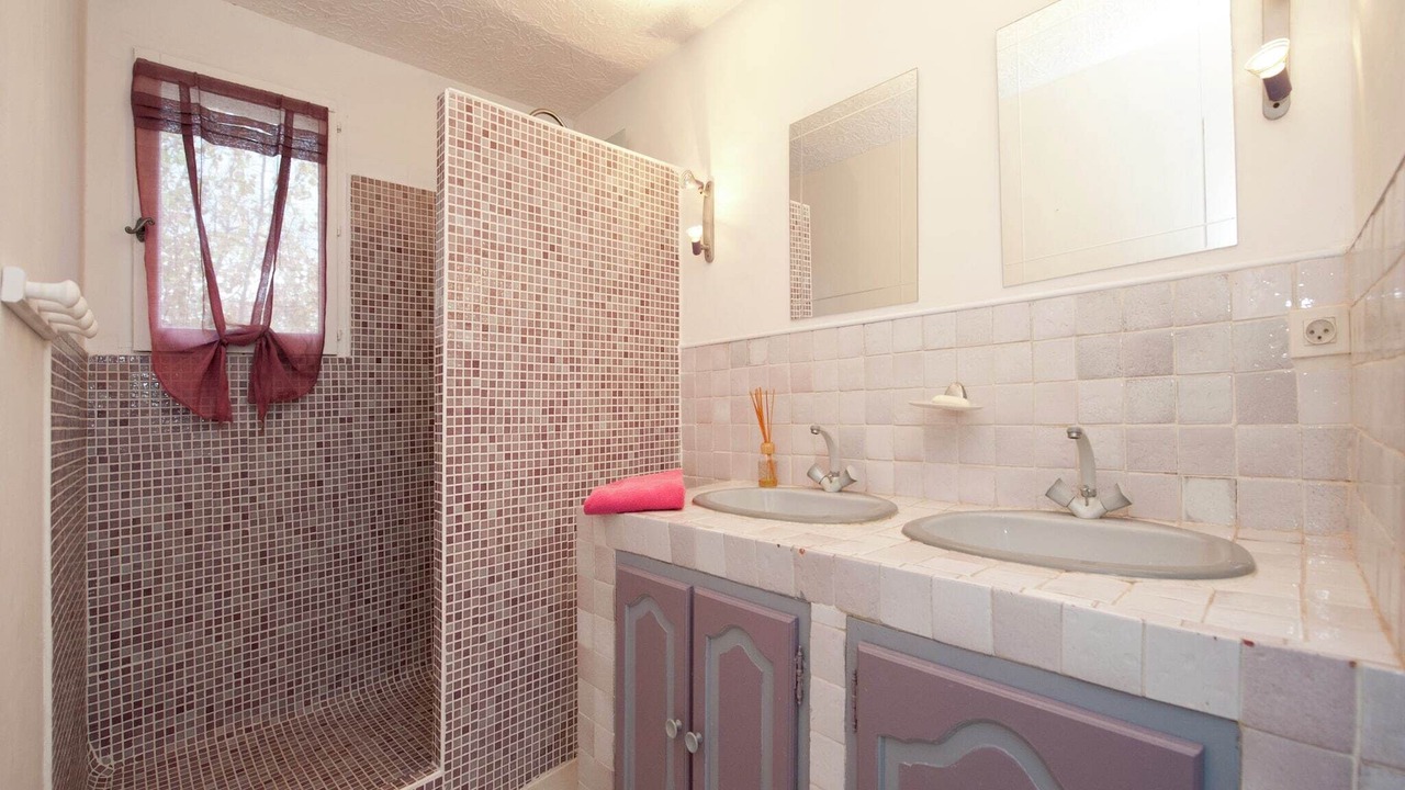 Photo of Bathroom in Bagnols-en-Foret