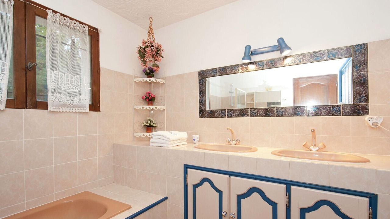 Photo of Bathroom in Bagnols-en-Foret