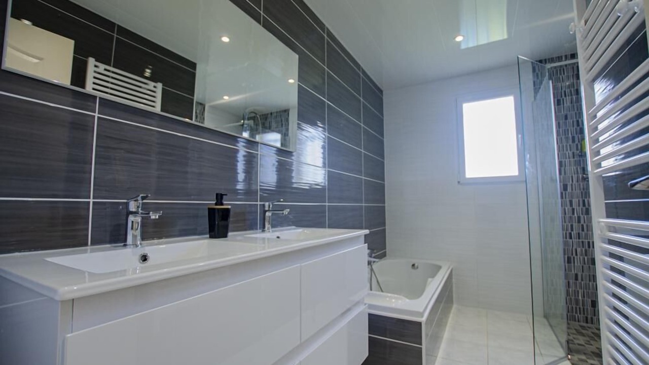 Photo of Bathroom in Puits-et-Nuisement