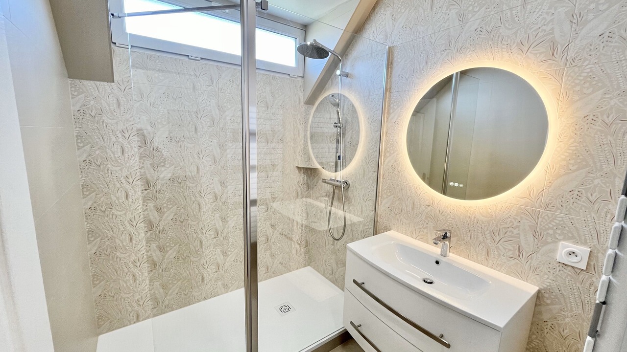 Photo of Bathroom in Ploubalay