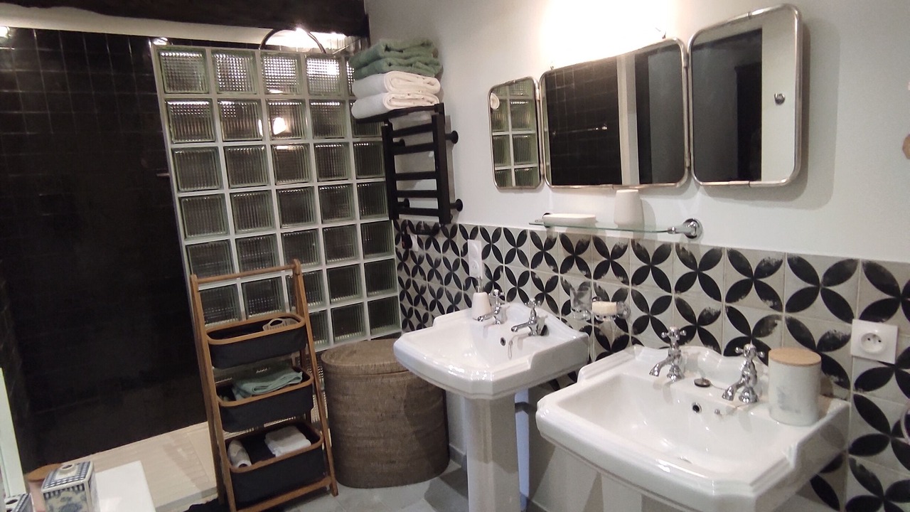Photo of Bathroom in Corseul