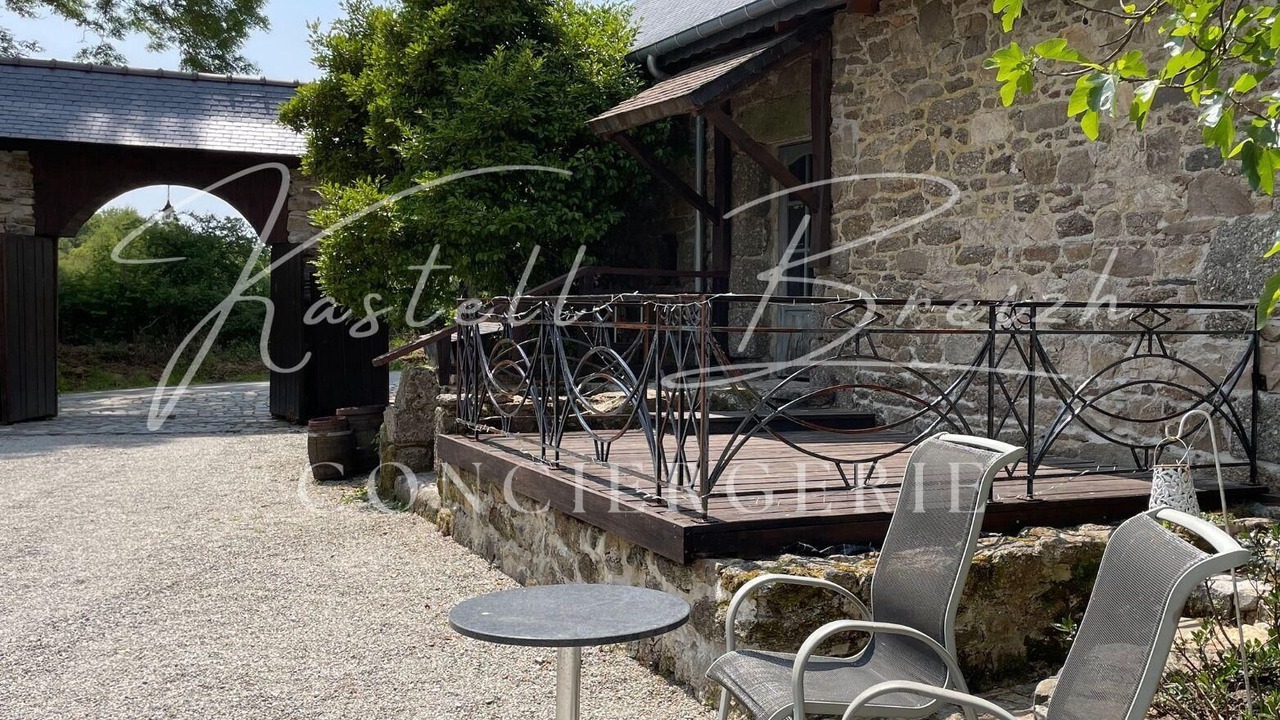 Photo of Patio Balcony in Saint-Gilles-Pligeaux