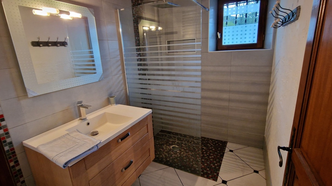 Photo of Bathroom in Geu
