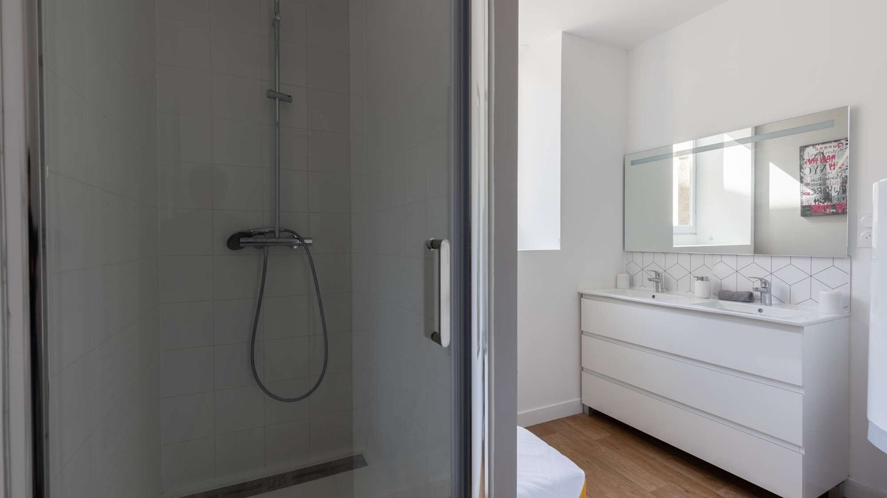 Photo of Bathroom in Republique