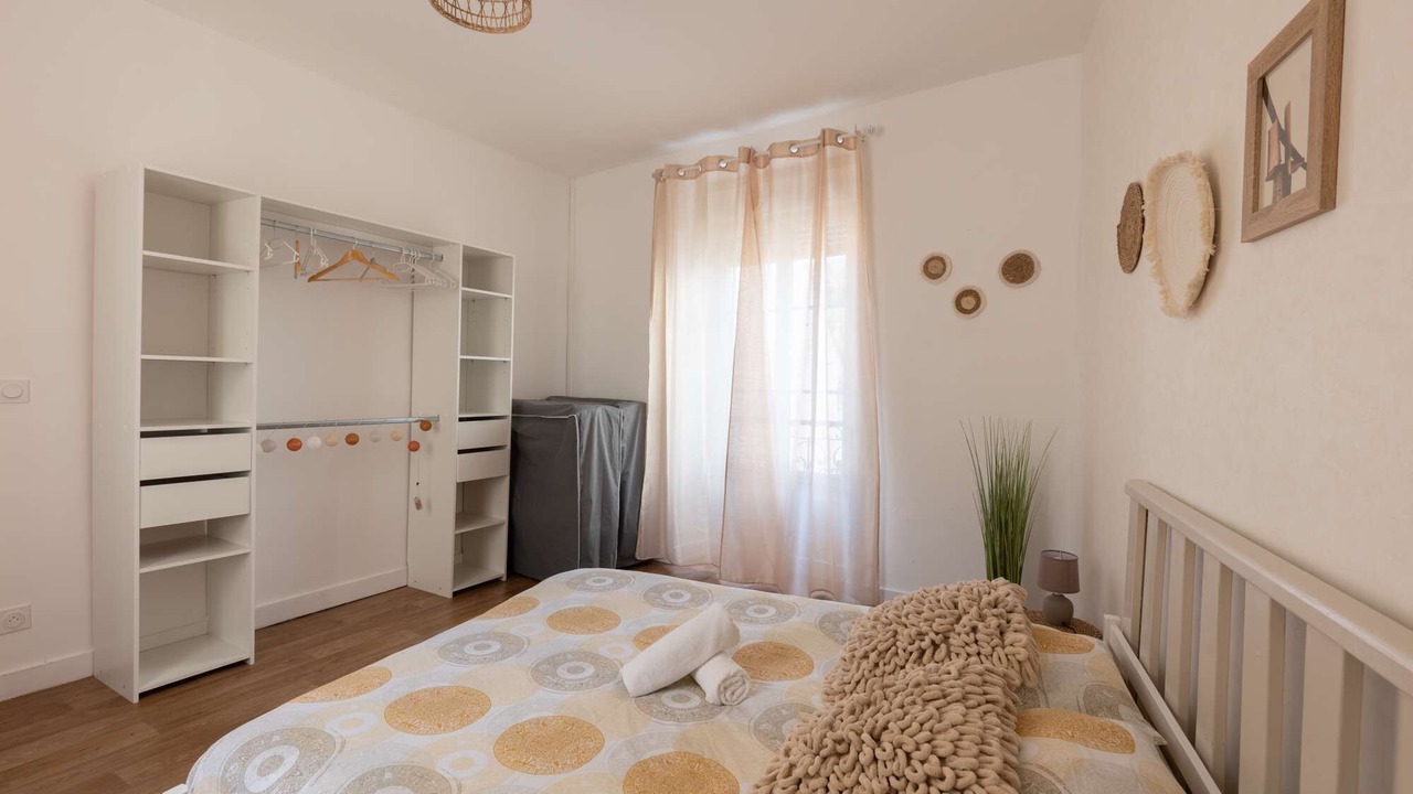 Photo of Bedroom in Republique