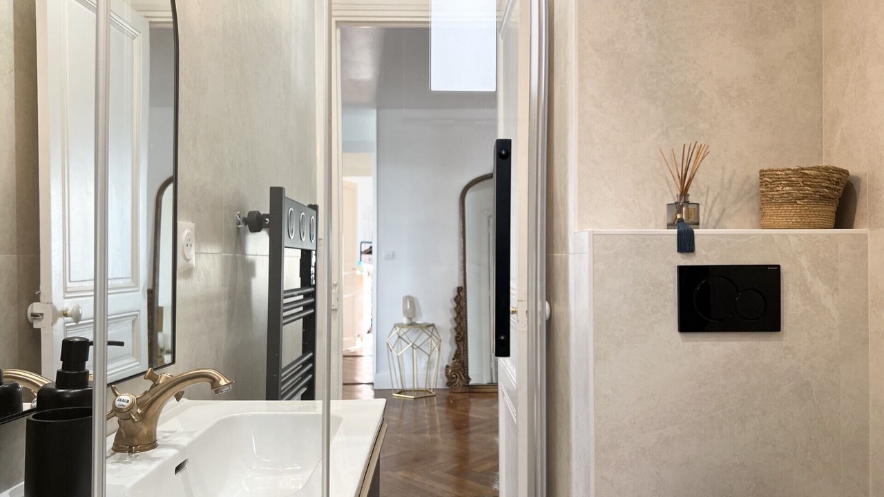 Photo of Bathroom in Musicians Quarter