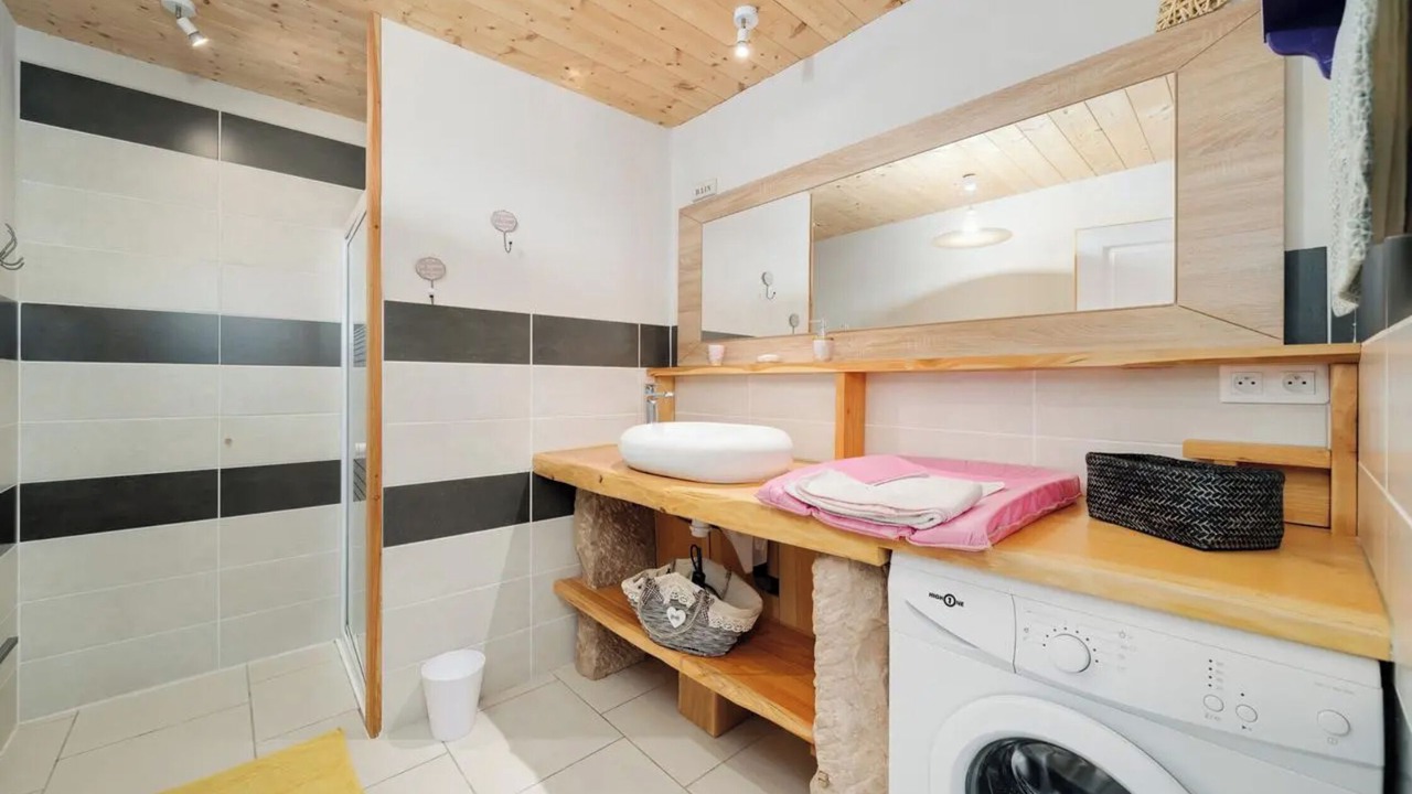 Photo of Bathroom in Uzemain