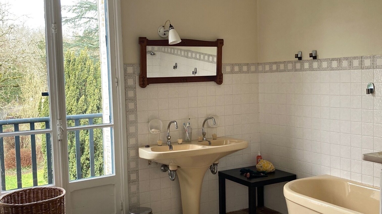 Photo of Bathroom in Flogny-la-Chapelle