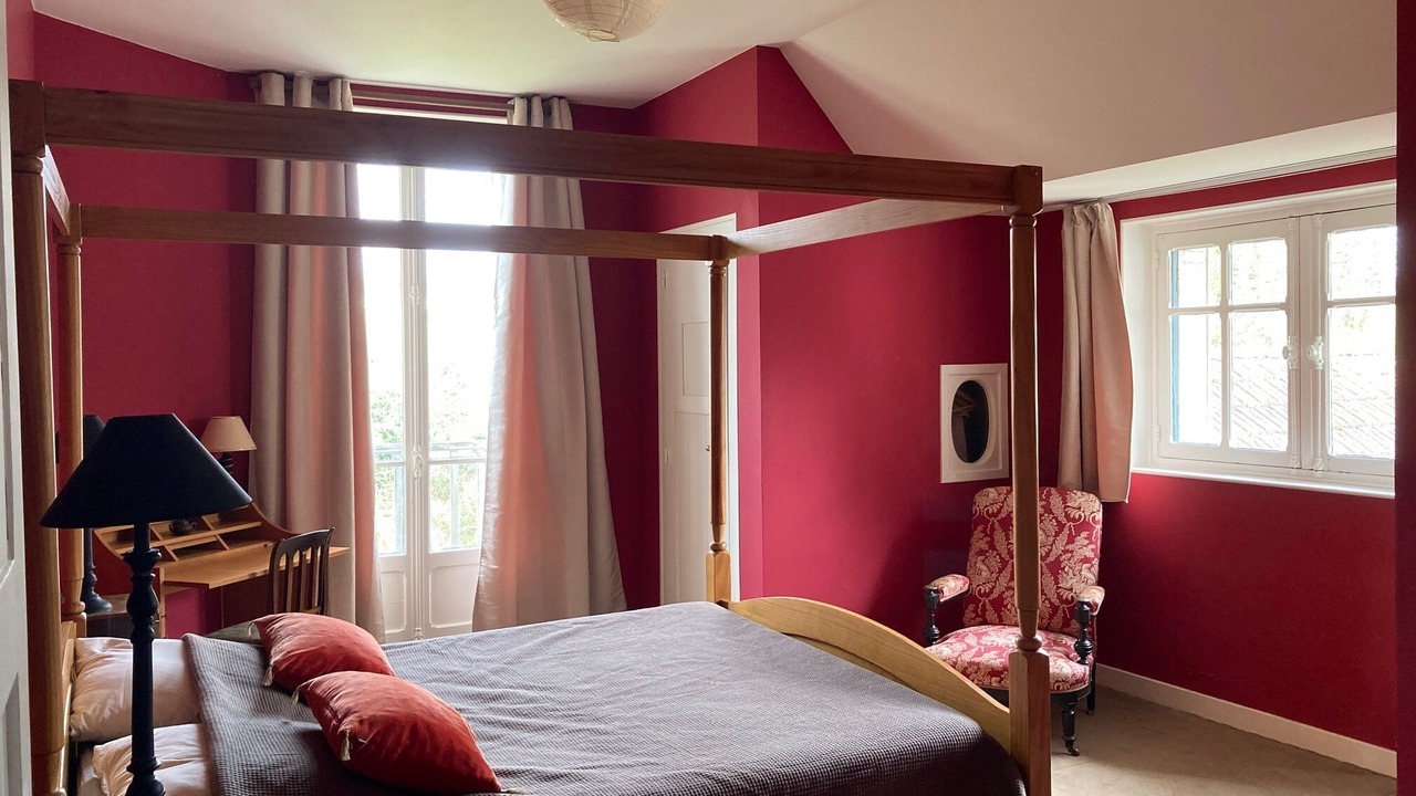 Photo of Bedroom in Flogny-la-Chapelle