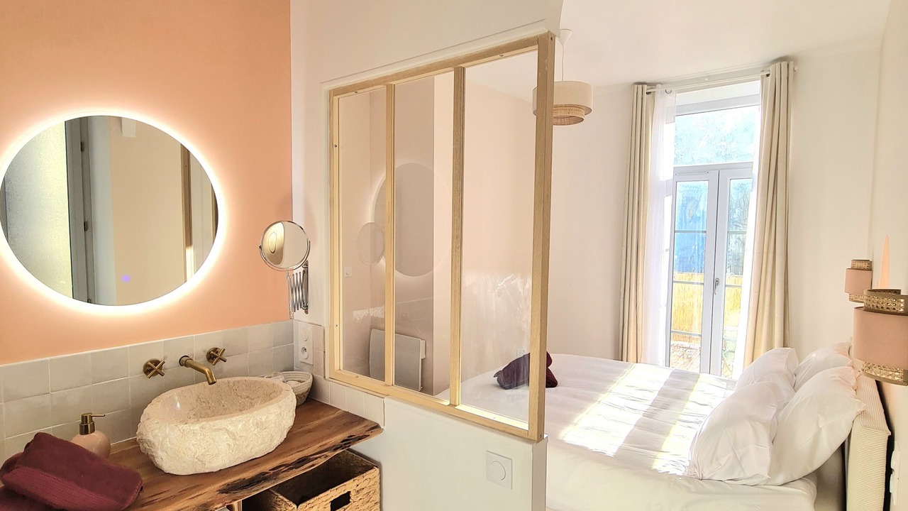 Photo of Bathroom in Tonnerre