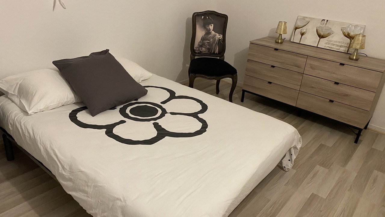 Photo of Bedroom in Troyes