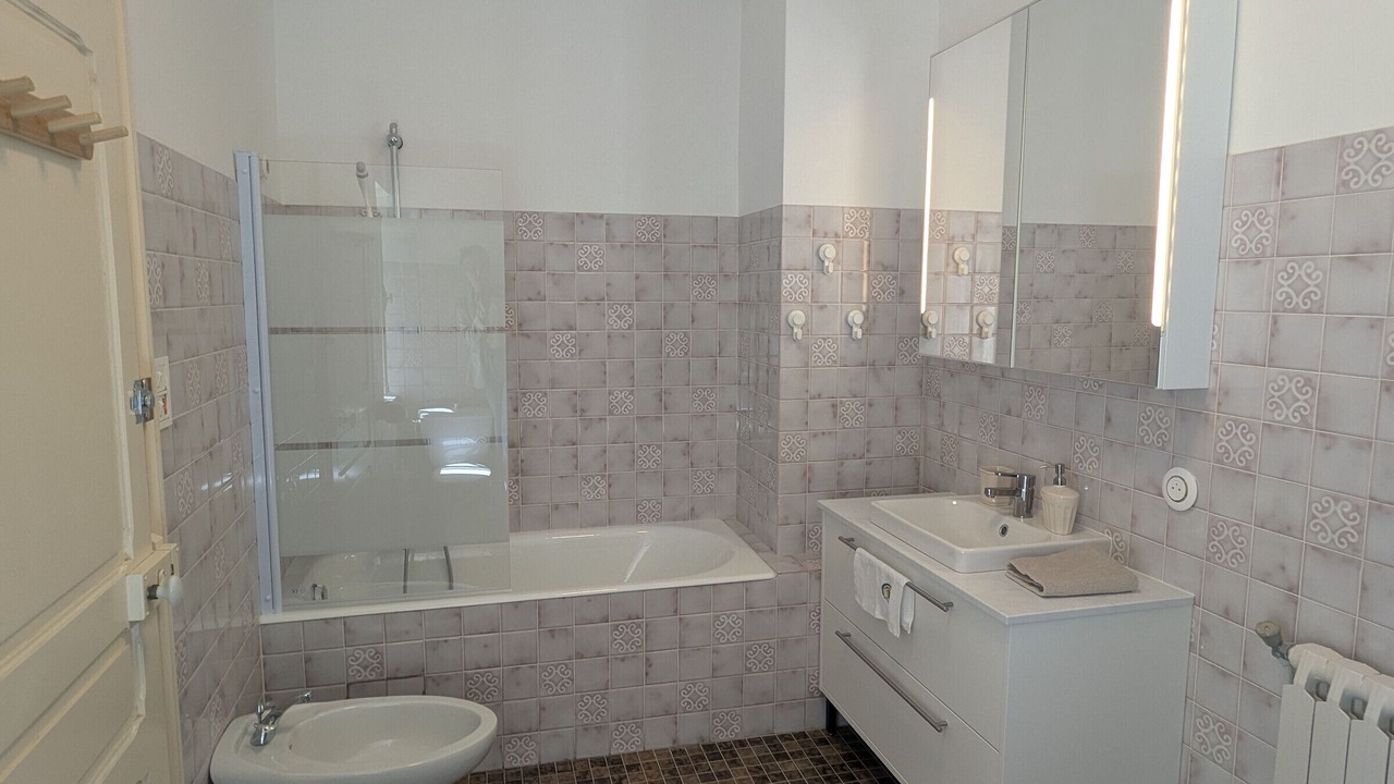 Photo of Bathroom in Euvezin