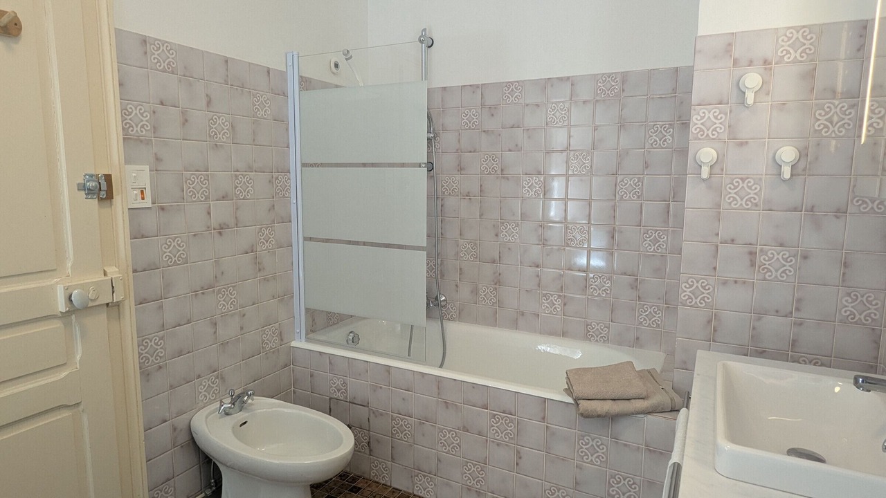 Photo of Bathroom in Euvezin