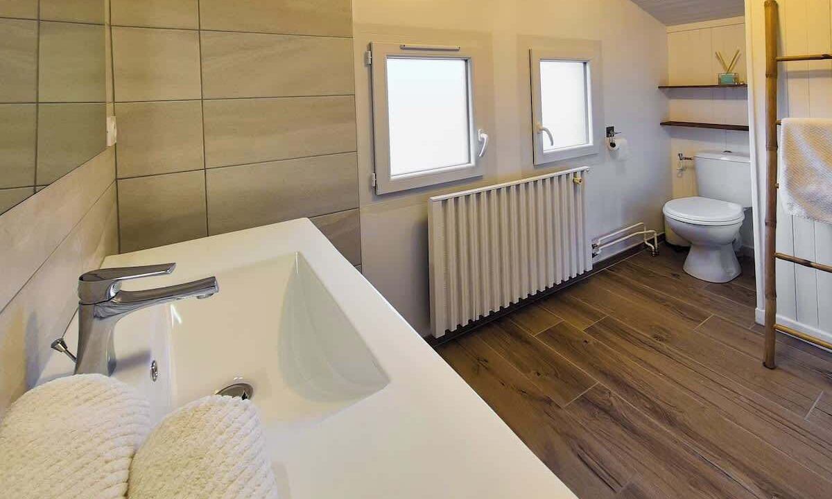 Photo of Bathroom in Embrun