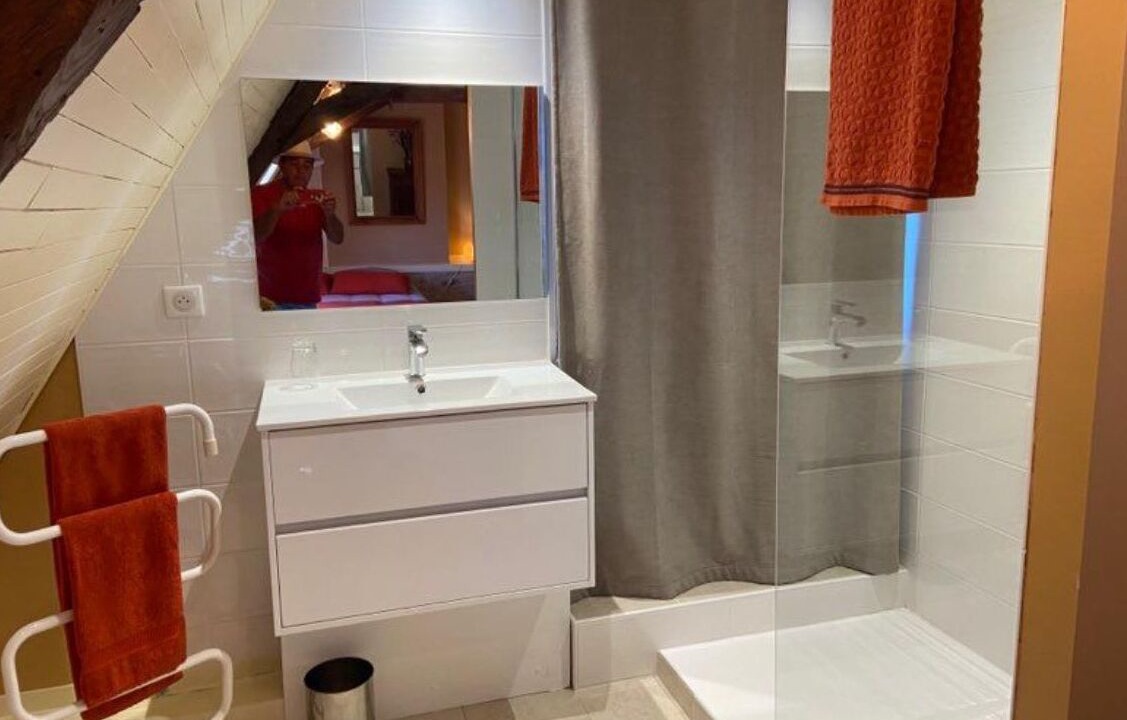 Photo of Bathroom in Saint-Felix-de-Reillac-et-Mortemart