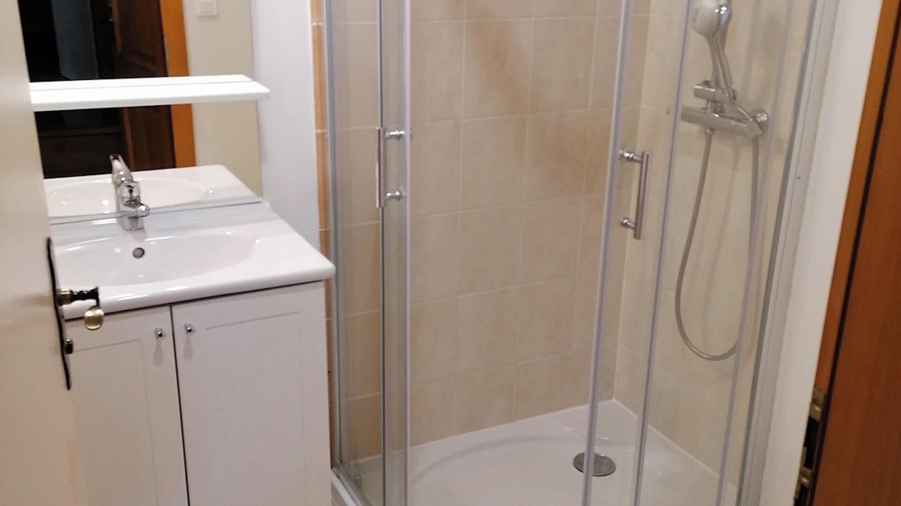 Photo of Bathroom in Taintrux