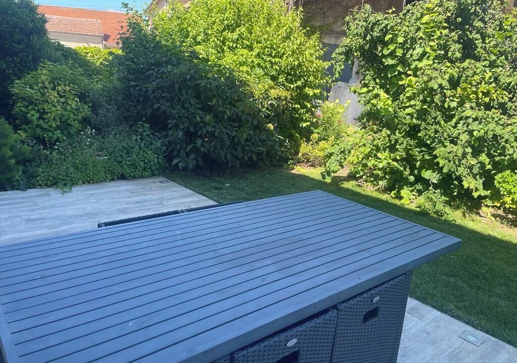 Photo of Patio Balcony in Sault-Saint-Remy