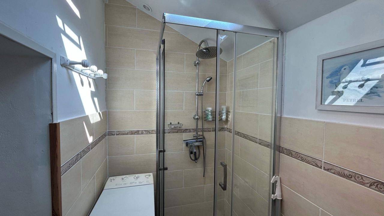 Photo of Bathroom in Tredrez-Locquemeau