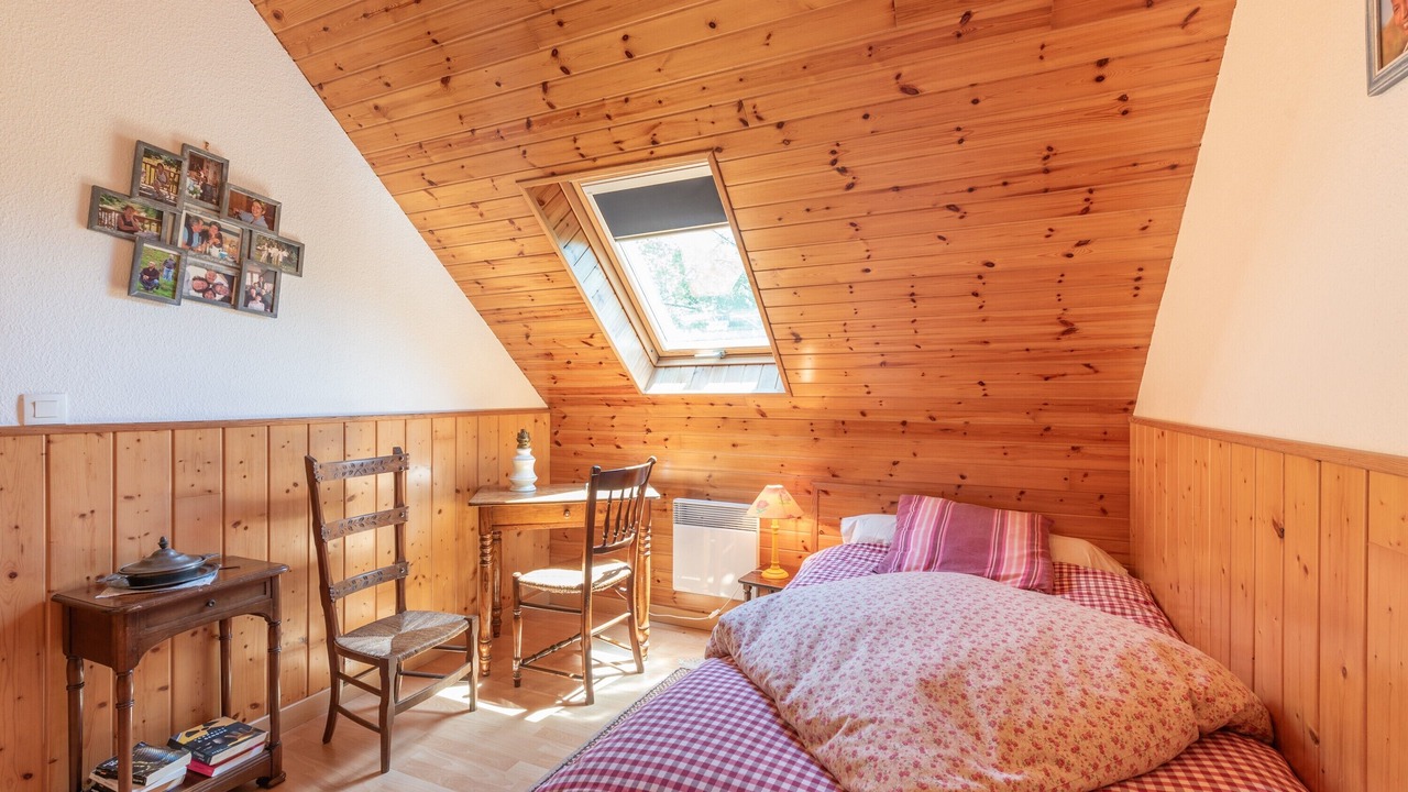 Photo of Bedroom in Louvie Juzon
