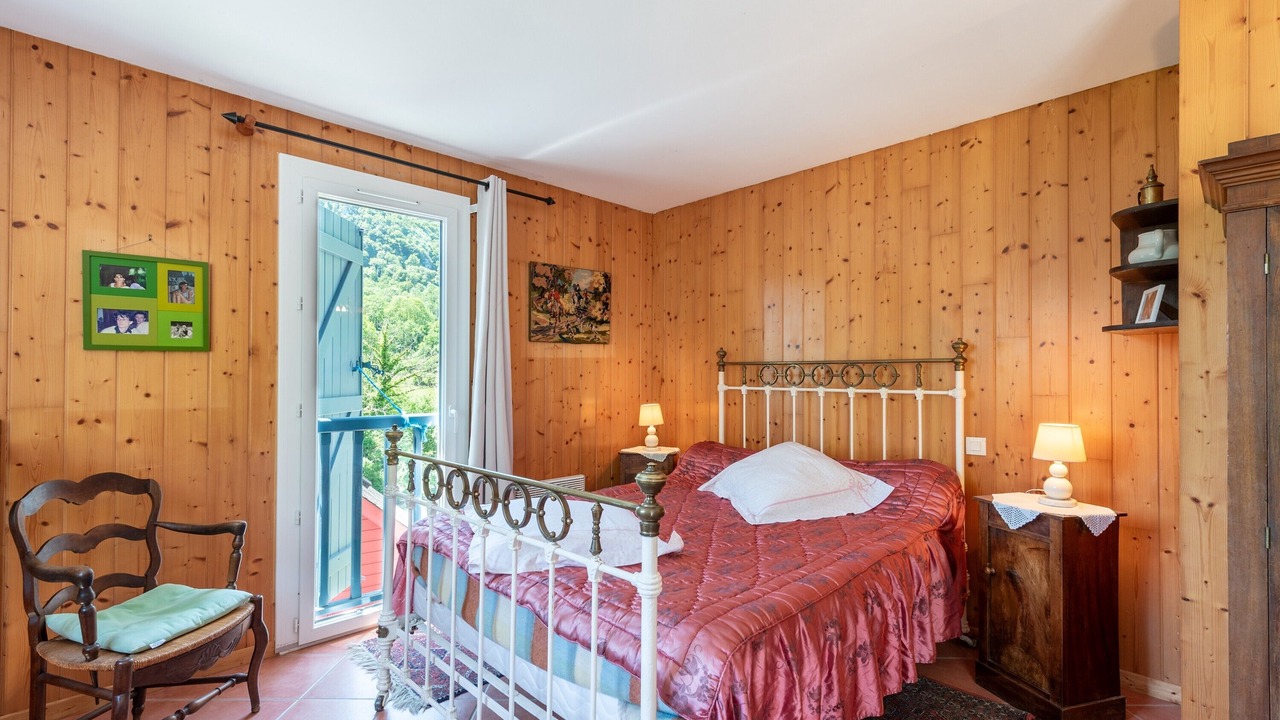 Photo of Bedroom in Louvie Juzon