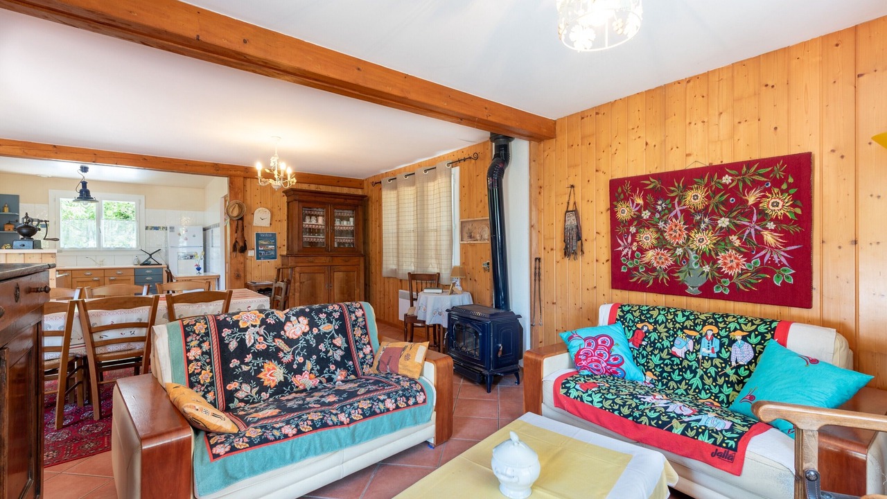 Photo of Livingroom in Louvie Juzon