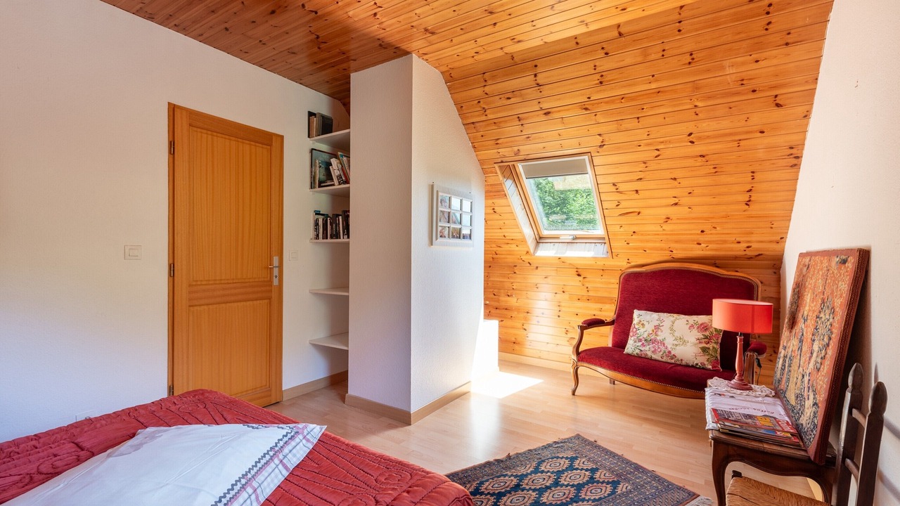 Photo of Bedroom in Louvie Juzon