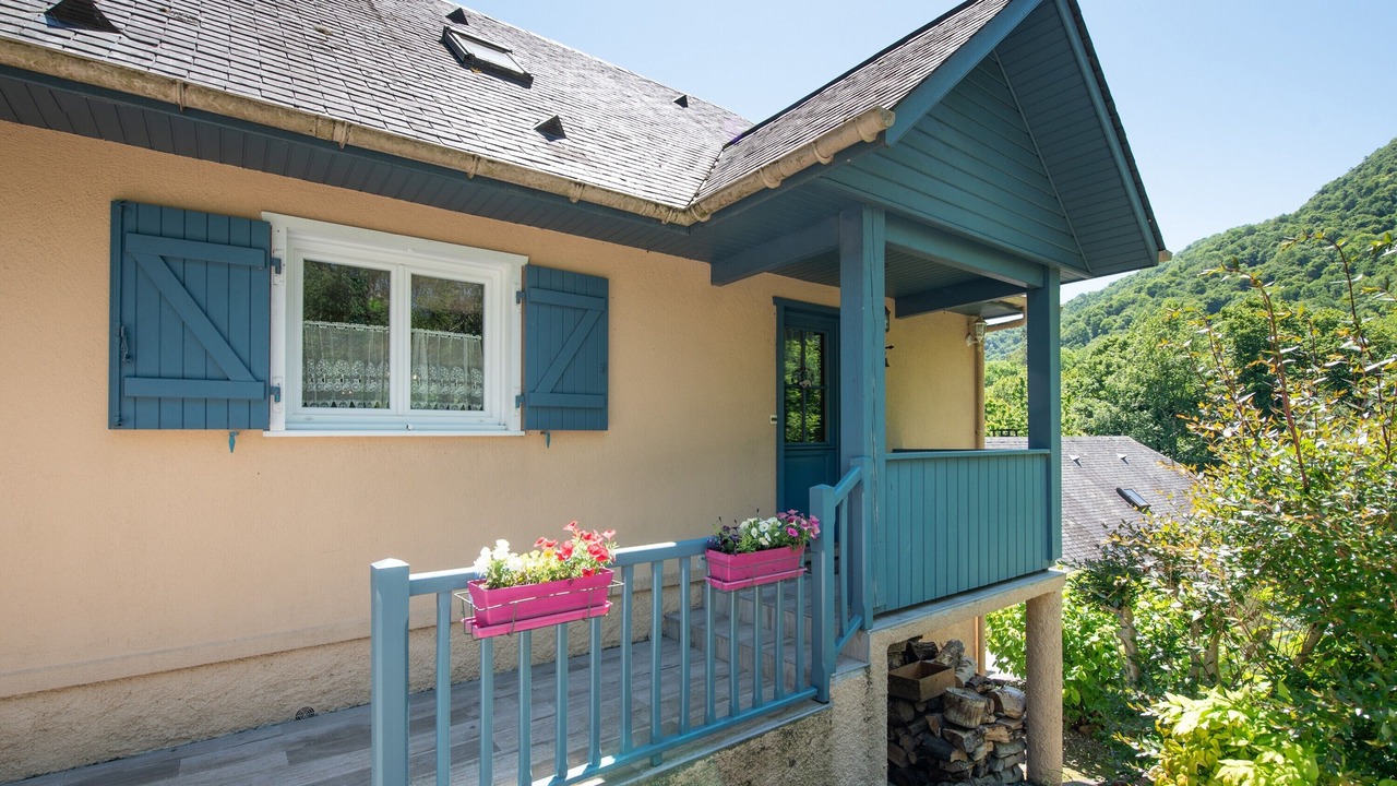 Photo of Outdoor in Louvie Juzon