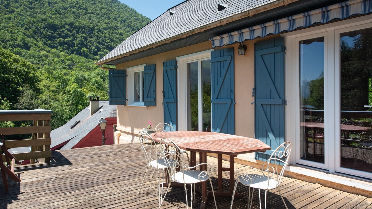 Photo of Outdoor in Louvie Juzon