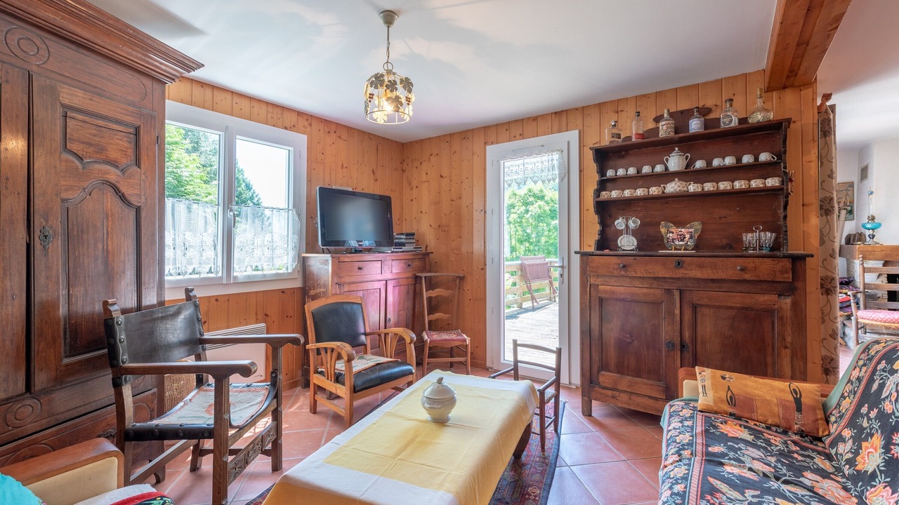 Photo of Livingroom in Louvie Juzon