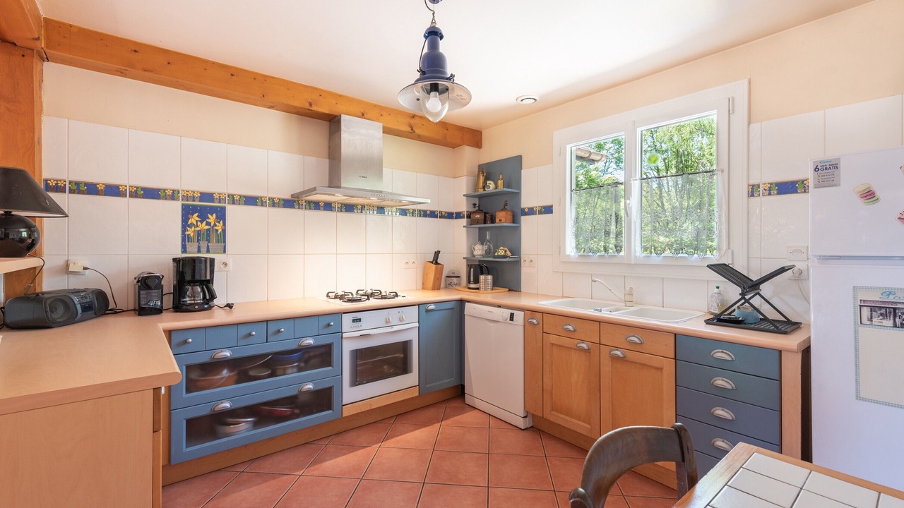 Photo of Kitchen in Louvie Juzon