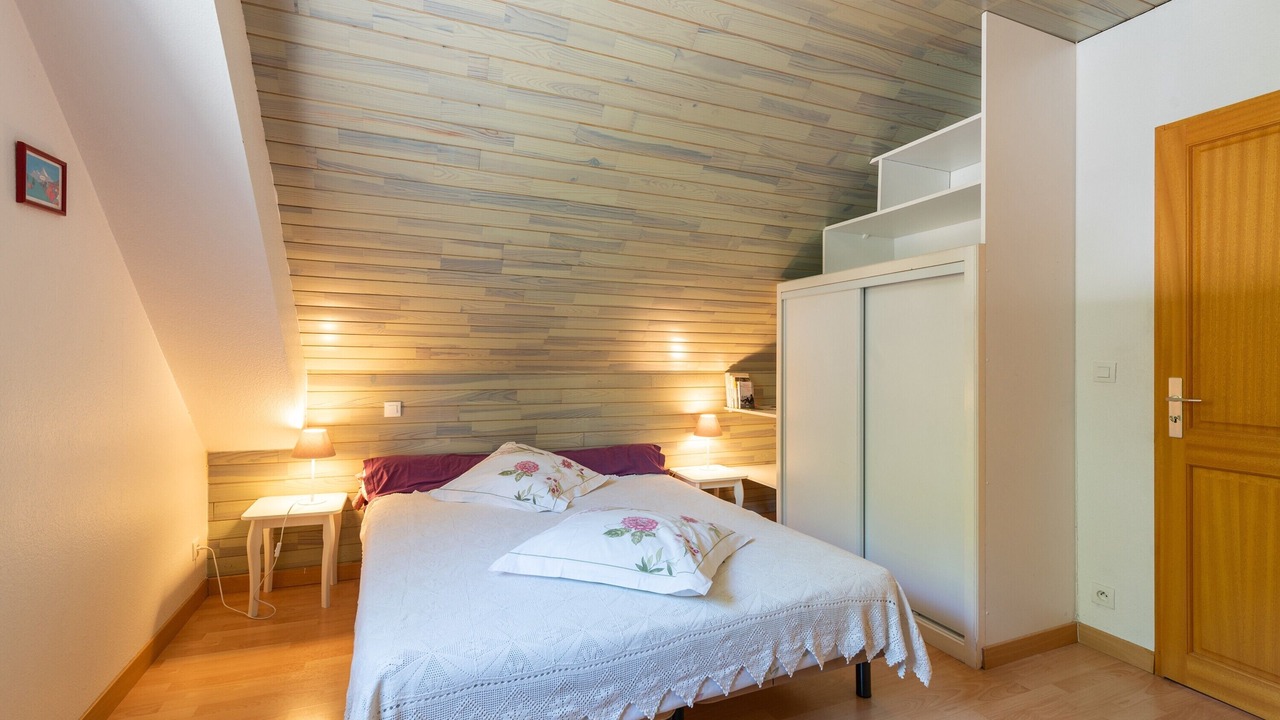 Photo of Bedroom in Louvie Juzon