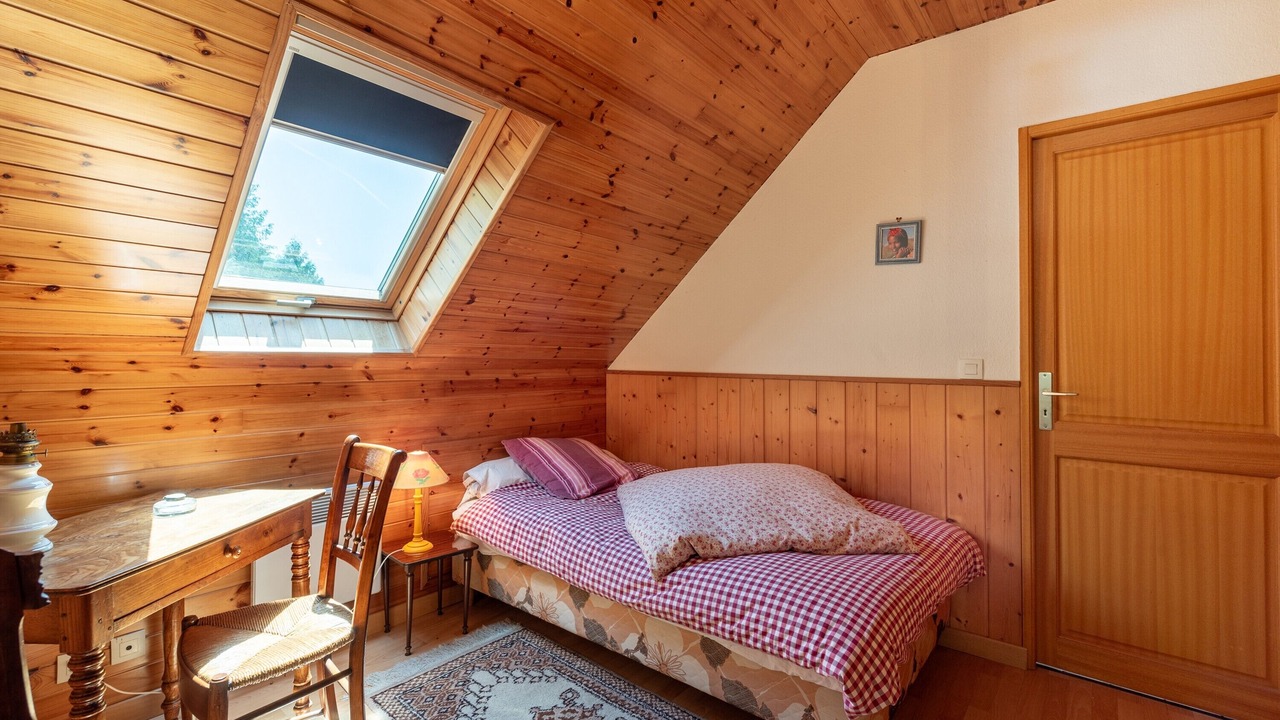 Photo of Bedroom in Louvie Juzon