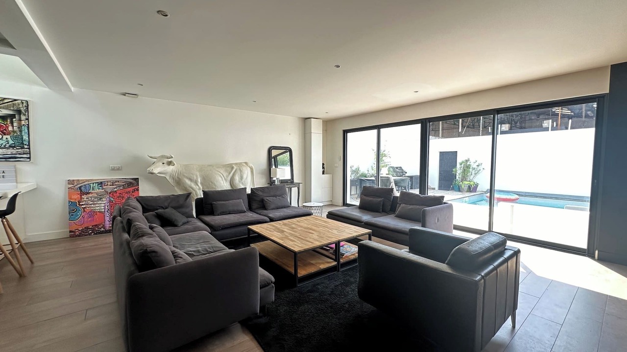 Photo of Livingroom in Courlancy