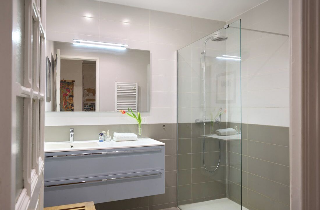 Photo of Bathroom in Musicians Quarter