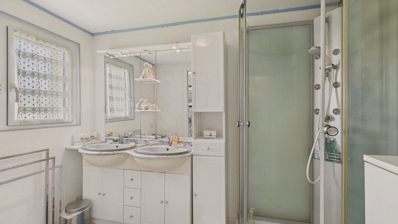 Photo of Bathroom in Trevou-Treguignec