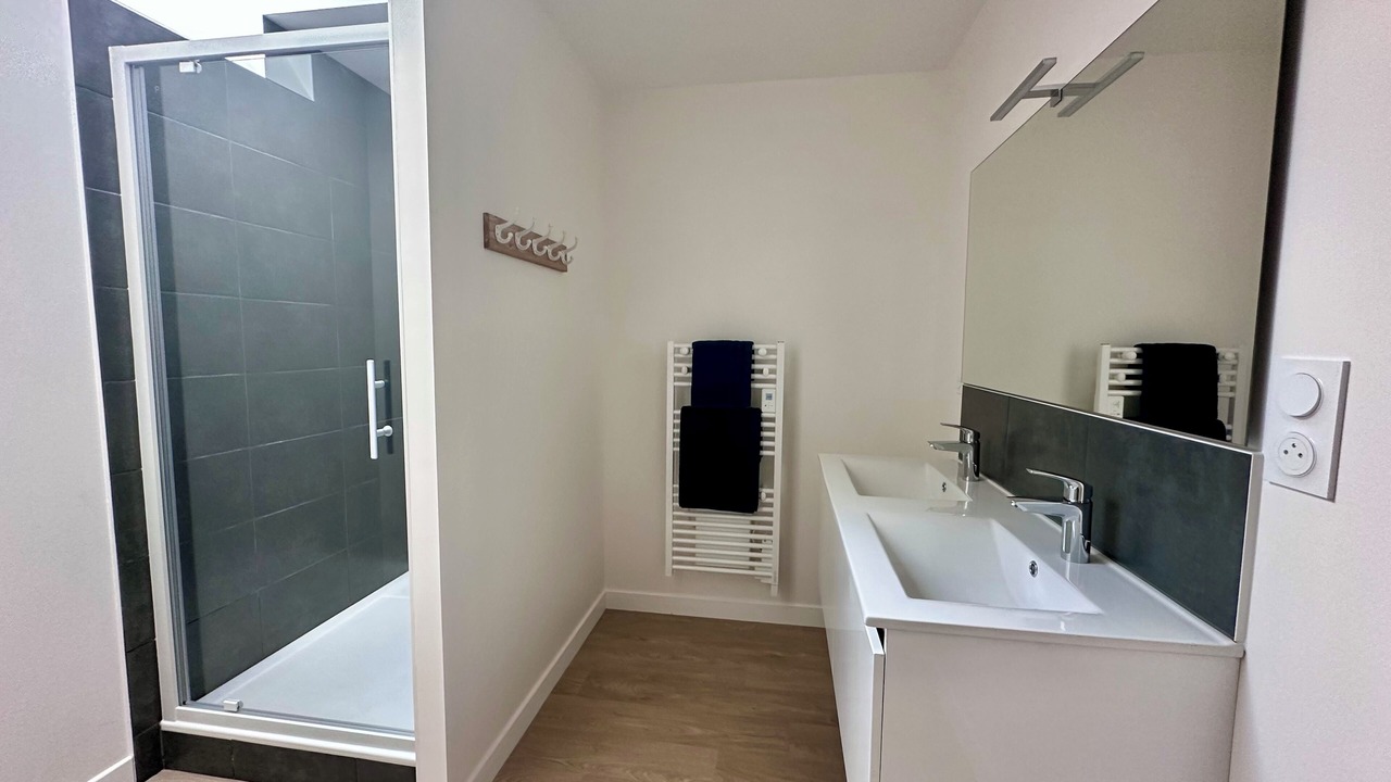 Photo of Bathroom in Irodouer