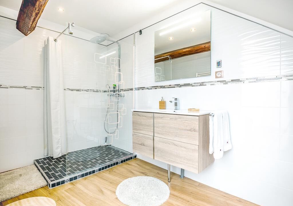 Photo of Bathroom in Le Mesnil-sur-Oger