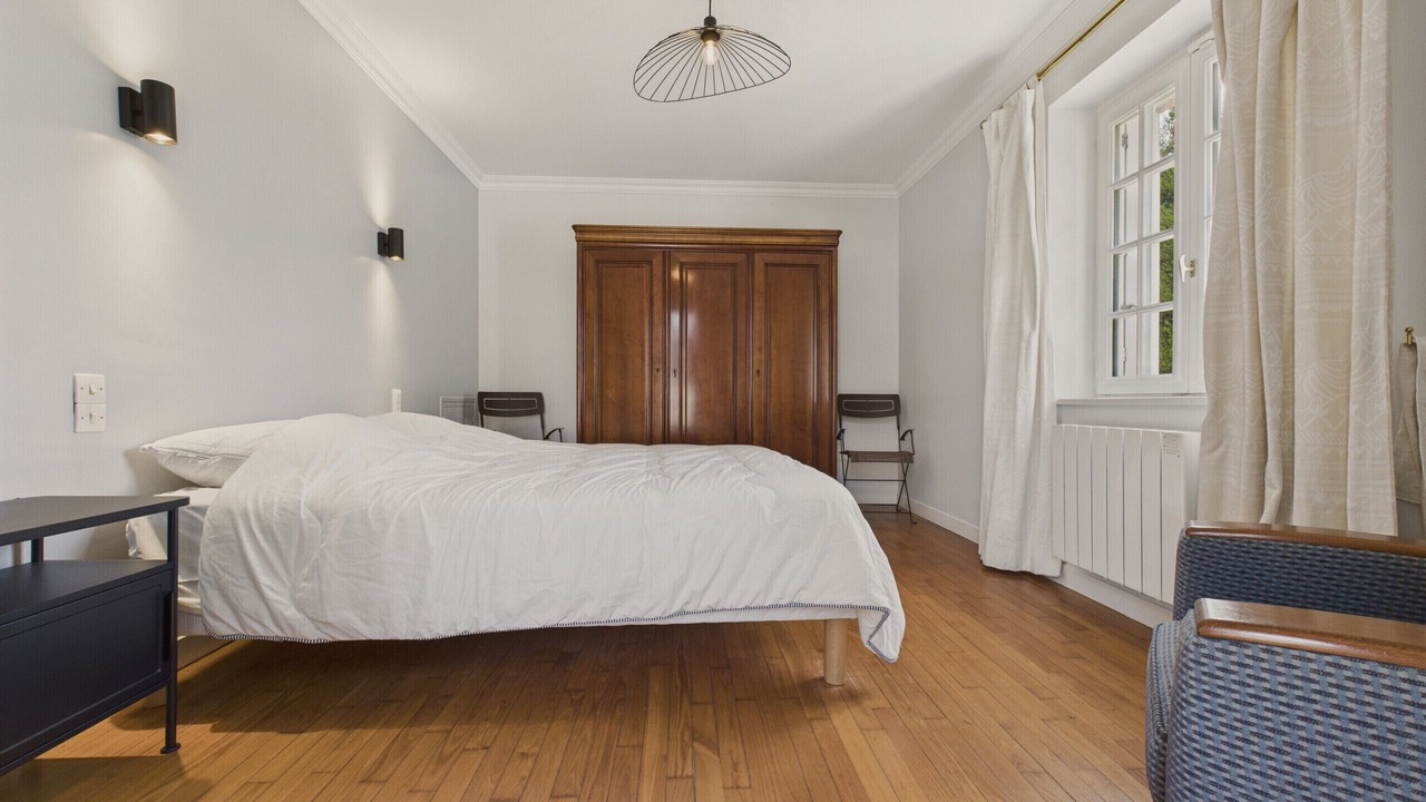 Photo of Bedroom in Plougrescant